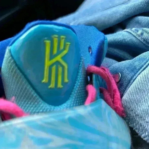 NIKE Kyrie 6 GS ‘Pool’, size 6 women’s, size 4-4.5 big girls - Picture 9 of 10